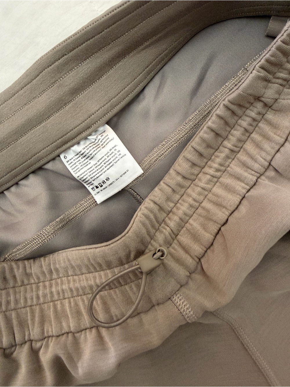Lululemon pants - Picture 2 of 4